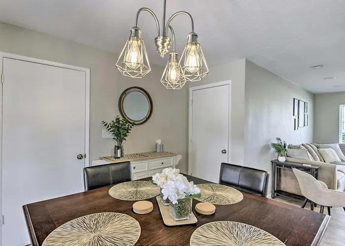 3 Mi To Asu! Snowbird Poolside Escape In Holiday home Tempe