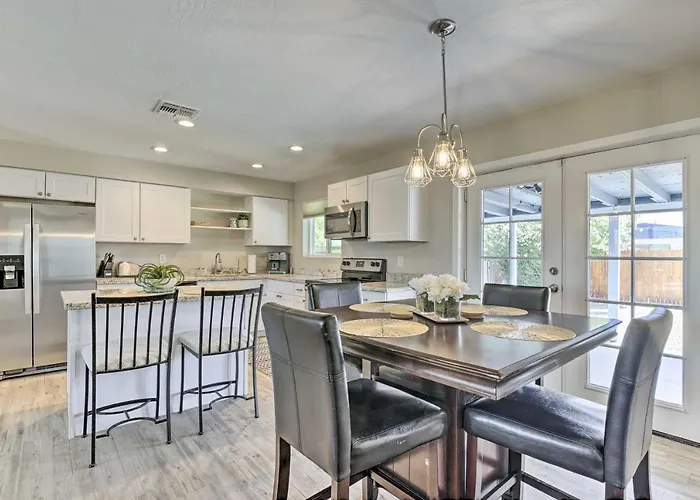 3 Mi To Asu! Snowbird Poolside Escape In Holiday home Tempe
