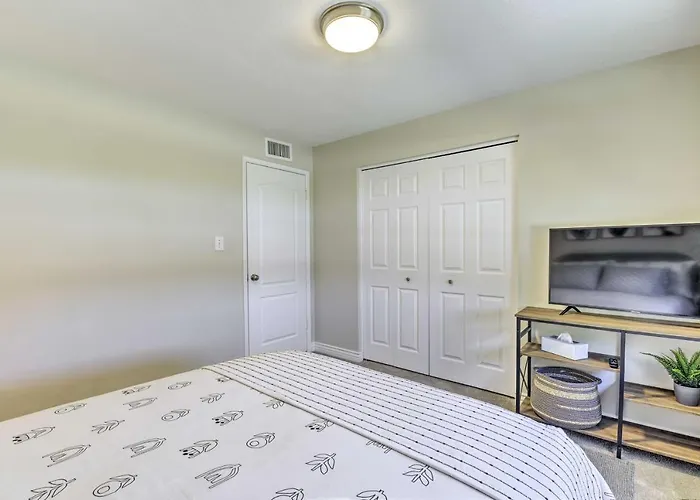3 Mi To Asu! Snowbird Poolside Escape In Holiday home Tempe