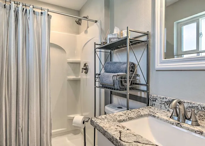 3 Mi To Asu! Snowbird Poolside Escape In Holiday home