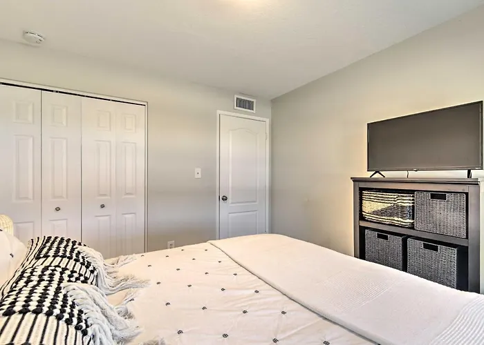3 Mi To Asu! Snowbird Poolside Escape In Holiday home *